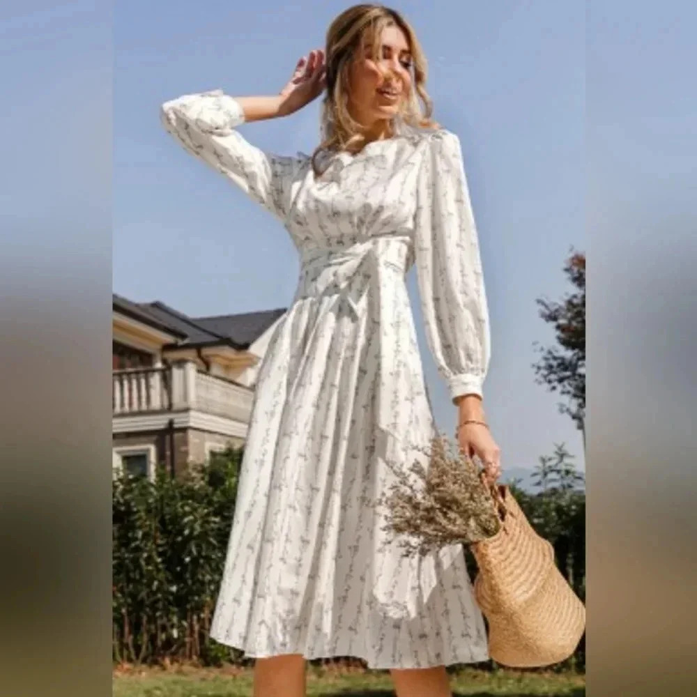 Veronica Floral Retro Ivory Dress floral. Size L. Fits like M.